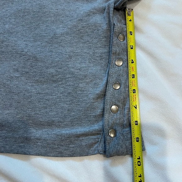 We The Free Gray High Neck Short Sleeve Tee With Side Button Accents Size L - Picture 7 of 8